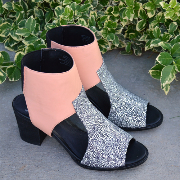 Shellys London Shoes - ☆HP☆ Shellys London Block Heel Colorblock Sandals